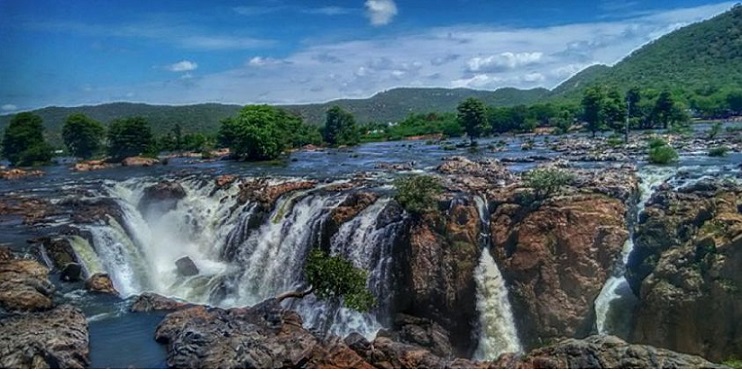 Hogenakkal Waterfall