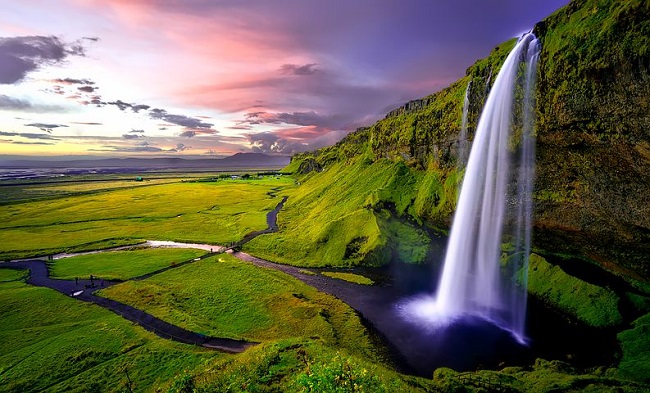 Seljalandsfoss waterfall 