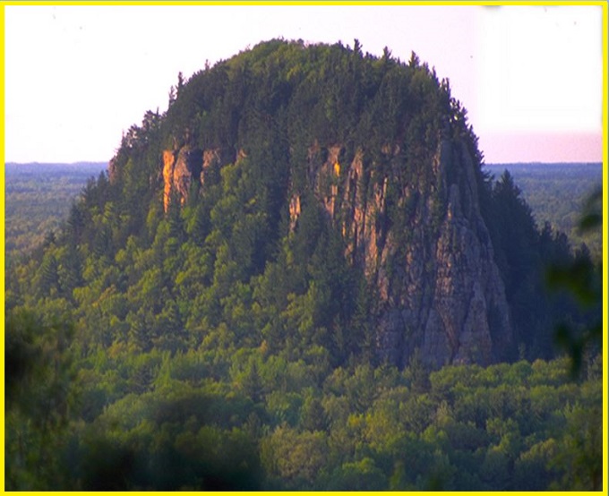 Roche-A-Cri Mound: Wisconsin’s Breathtaking Cliffside Treasure