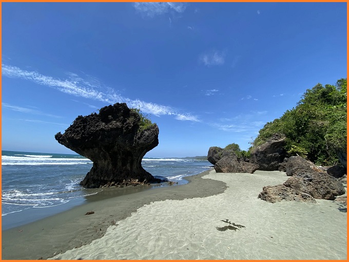 The Philippines’ Magical Agno Umbrella Rocks: A Coastal Treasure