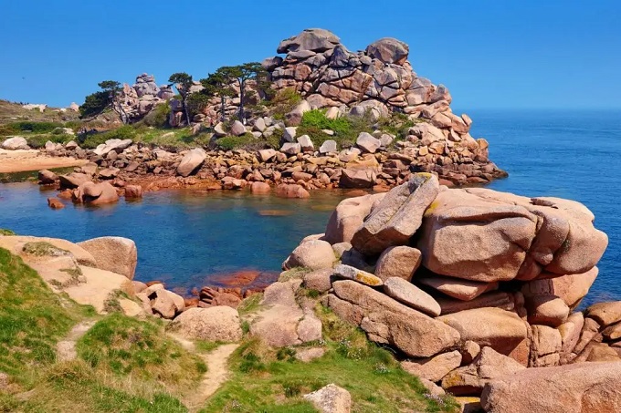 The Côte de Granite Rose